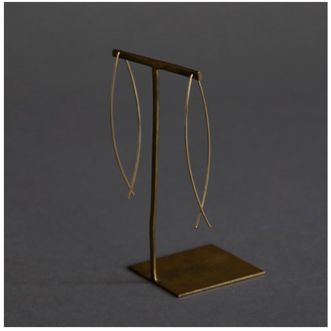 “ラインピアス