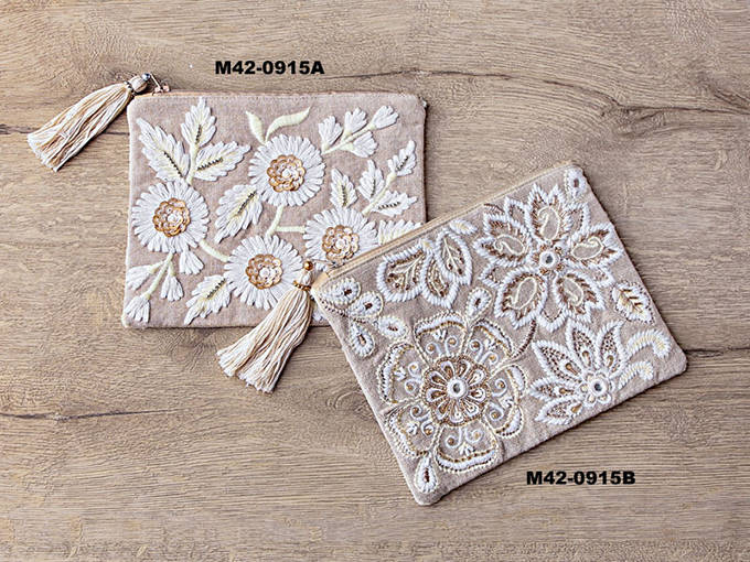 “フラワー刺繍ビーズフラットポーチ”