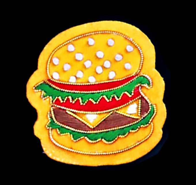 “刺繍ブローチ”