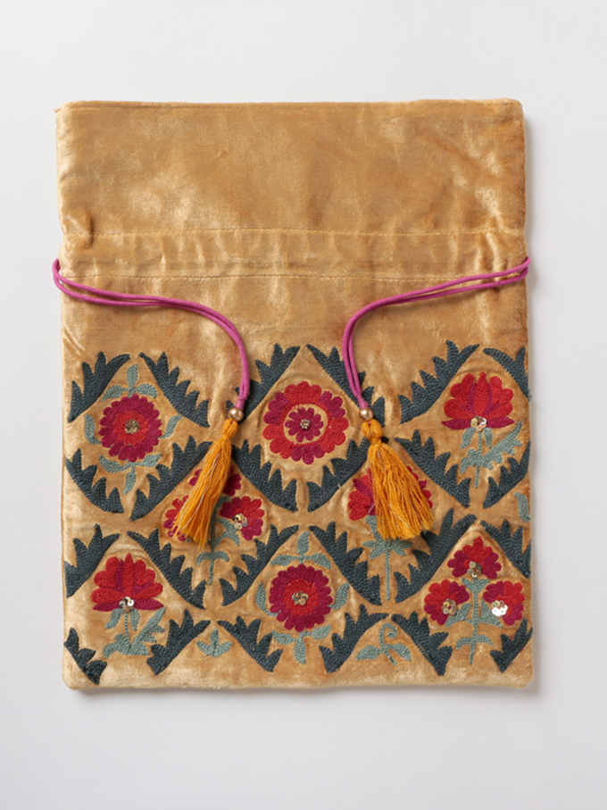 “刺繍ベロア巾着袋”