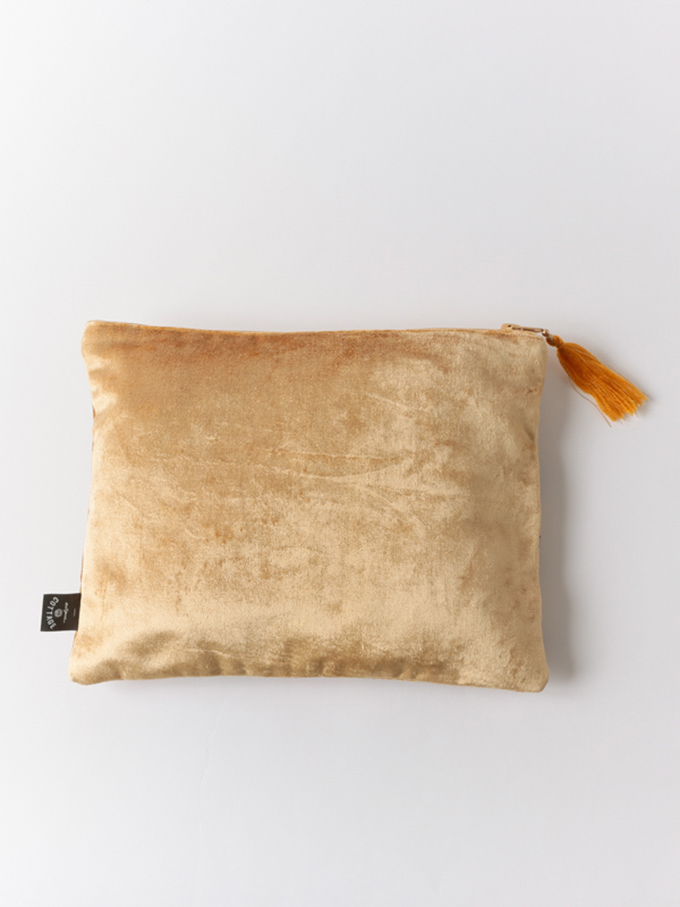 “ベロア×刺繍フラットポーチ”