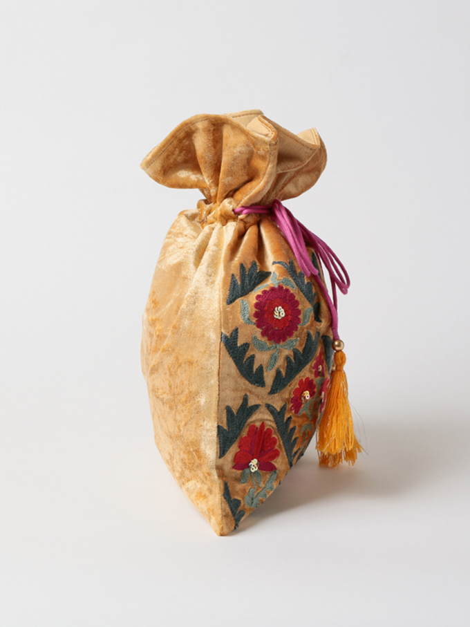 “刺繍ベロア巾着袋”